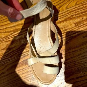 Timeless yet trendy - Wood-heel platform flatform wedge sandals